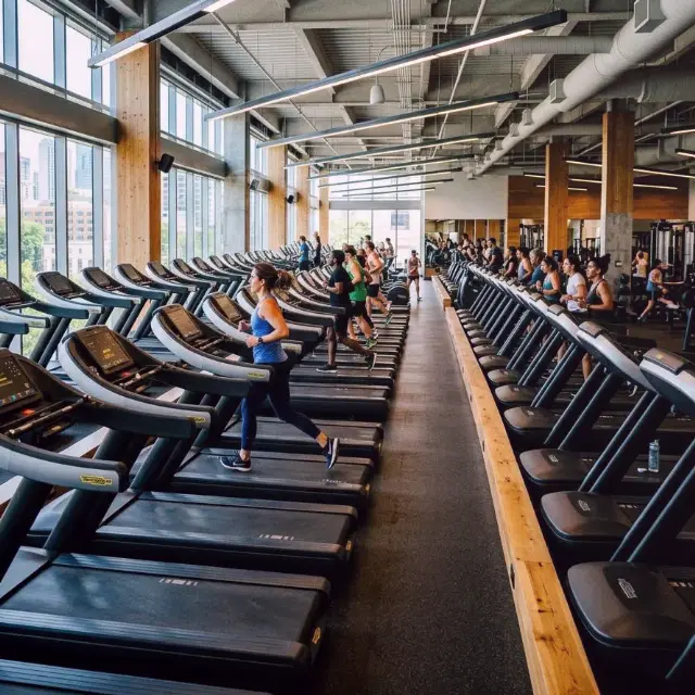 Cloudless Sky — Unser Fitnessstudio 3
